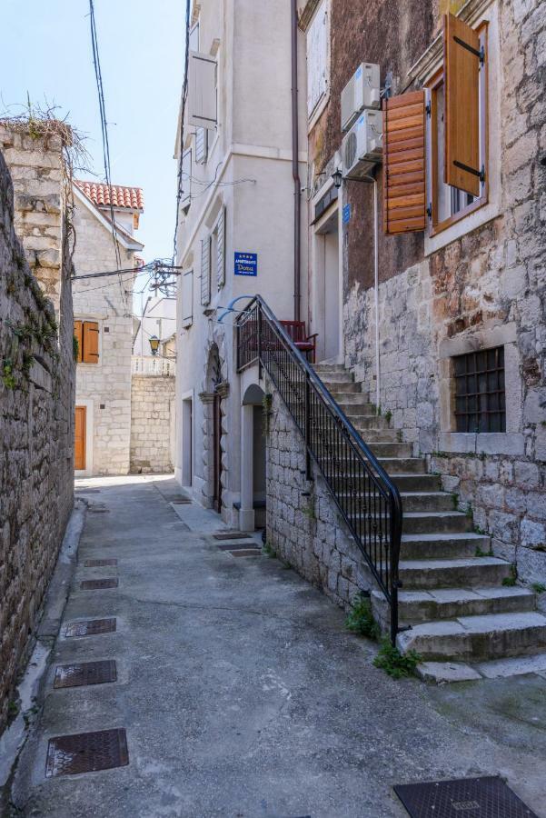 Apartments Dora -Free Parking トロギール エクステリア 写真