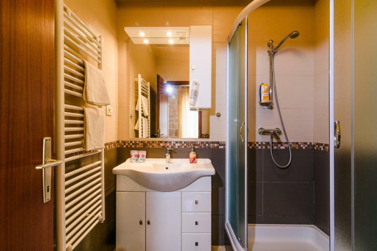 Apartments Dora -Free Parking トロギール エクステリア 写真